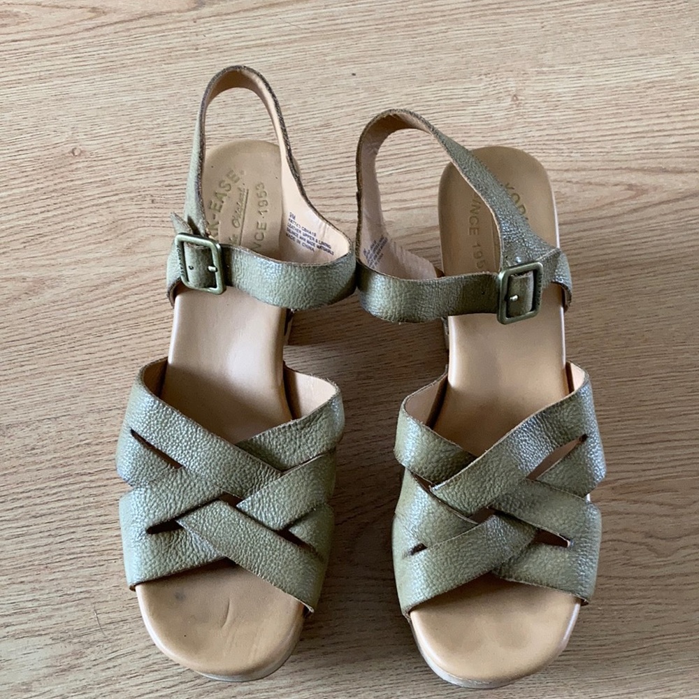 Kork Ease platform leather sandals olive